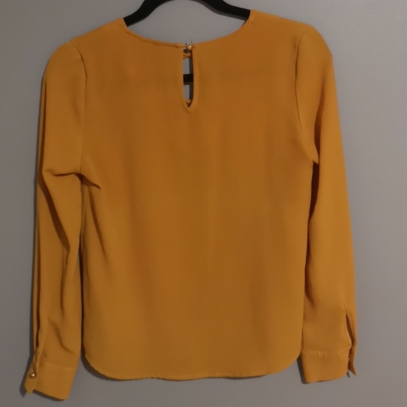 Mustard blouse 3/$25 🍒 - Picture 2 of 2